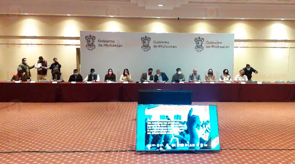 Gobernador ofrece apoyo a comunidades michoacanas que decidan conformar autogobierno