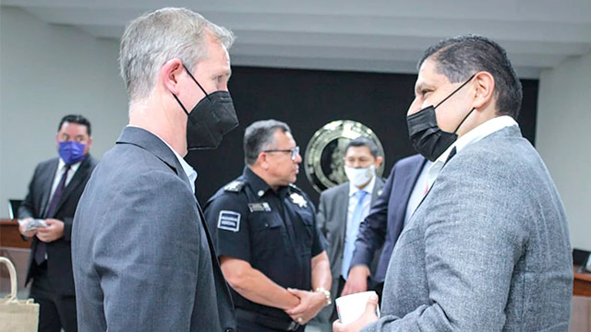 En Uruapan, Nacho Campos se reúne con personal de la Embajada de Estados Unidos