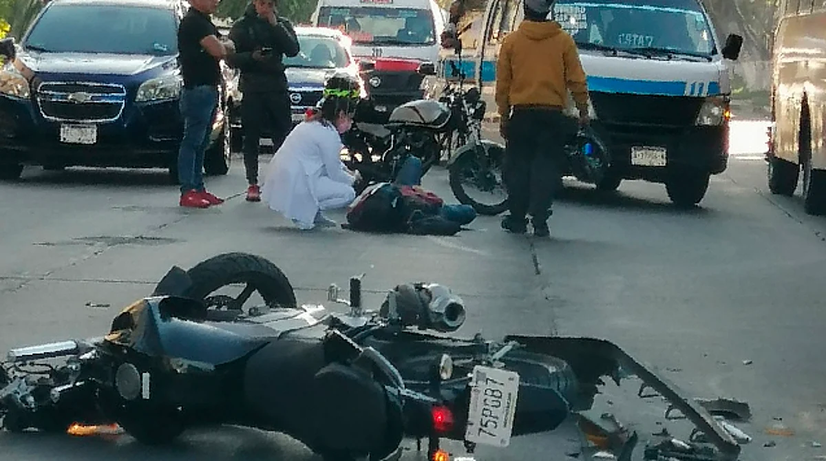 El conductor de la motocicleta fue canalizado a un hospital