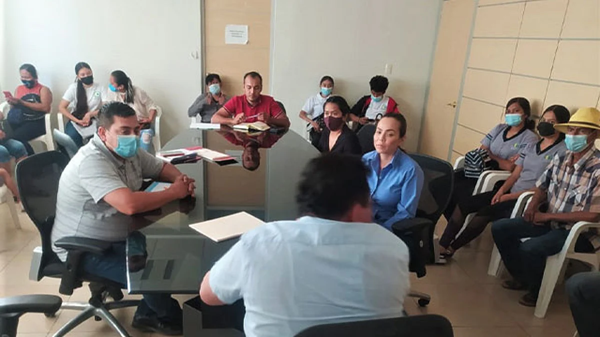 El edil Hugo Andrade comentó estar enterado y que verían la posibilidad de resolver el problema de los sanitarios y la luz eléctrica