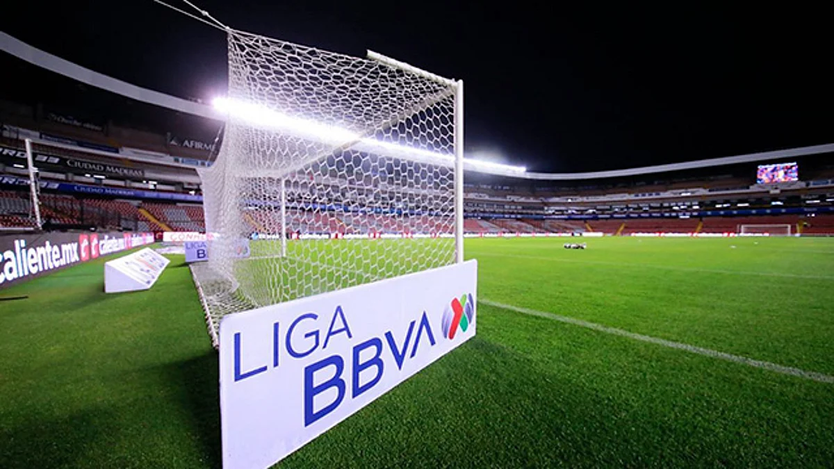 Suspenden al estadio La Corregidora tras hechos violentos entre aficionados