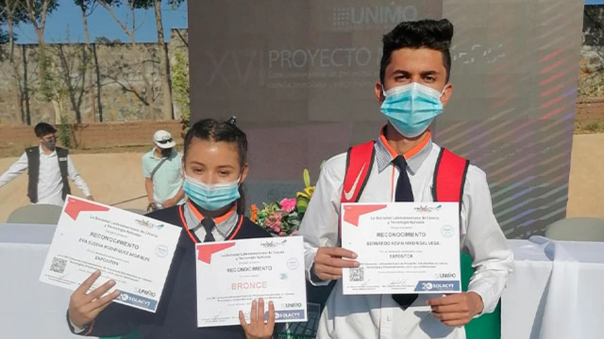 Destacan estudiantes del Cecytem en concurso de ciencia organizado por Solacyt