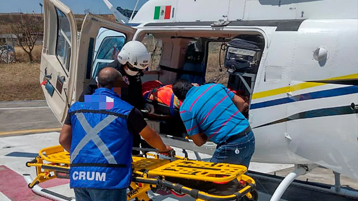 Con el uso de un helicóptero de la SSP y con la atención de los paramédicos de vuelo, fue posible arribar en 45 minutos