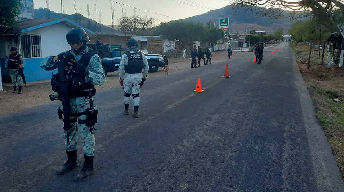 Despliegan operativo de seguridad y vigilancia en Aguililla tras asesinato del alcalde