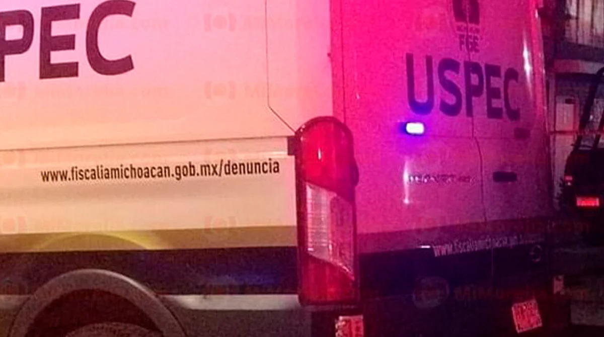 Asesinan a joven de 21 años cuando comía en la calle, en Michoacán