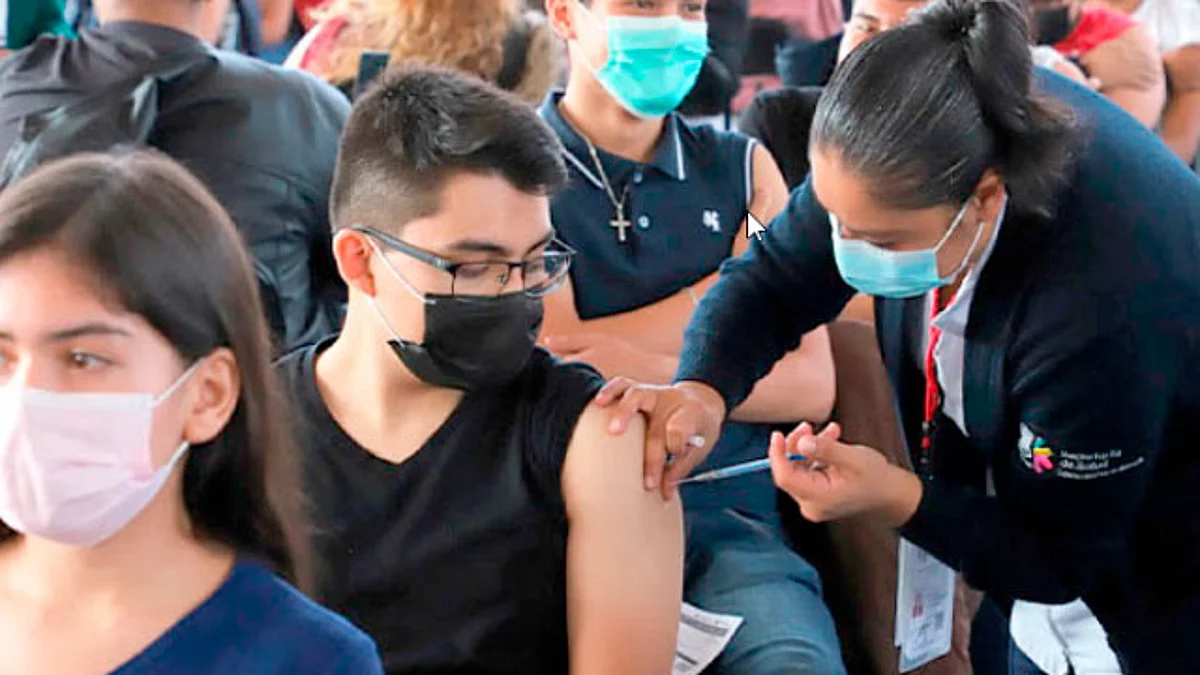 Continúa vacunación anti Covid-19 en Michoacán