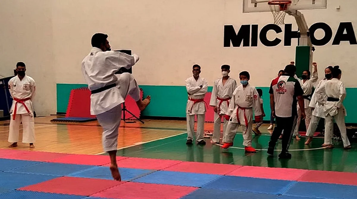 Espera que sigan creciendo ya que considera que hace falta formar a más gente con principios que el Karate inculca