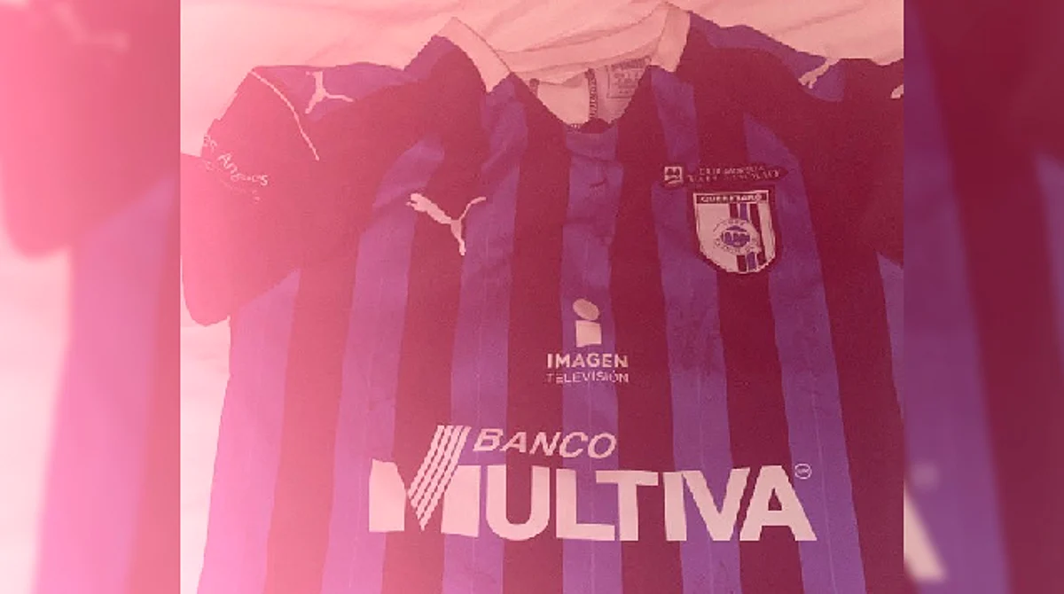 Mujer busca a niño que le prestó su playera para salir de La Corregidora