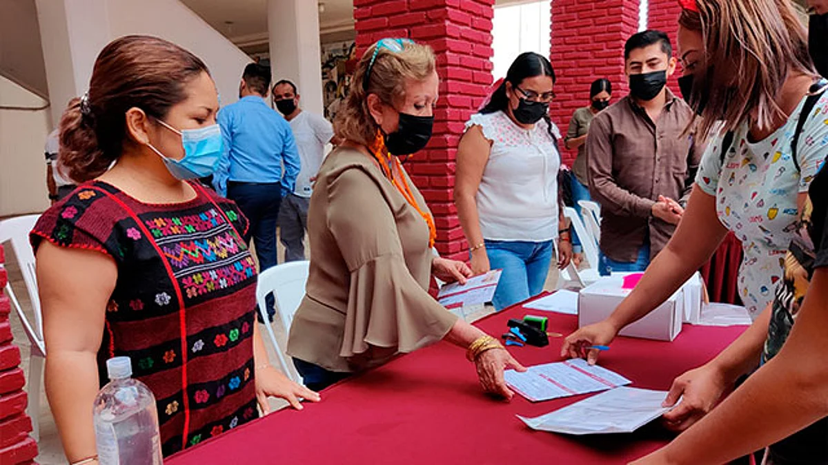 Entregan en Lázaro Cárdenas Tarjetas de Bienestar a Personas con Discapacidad