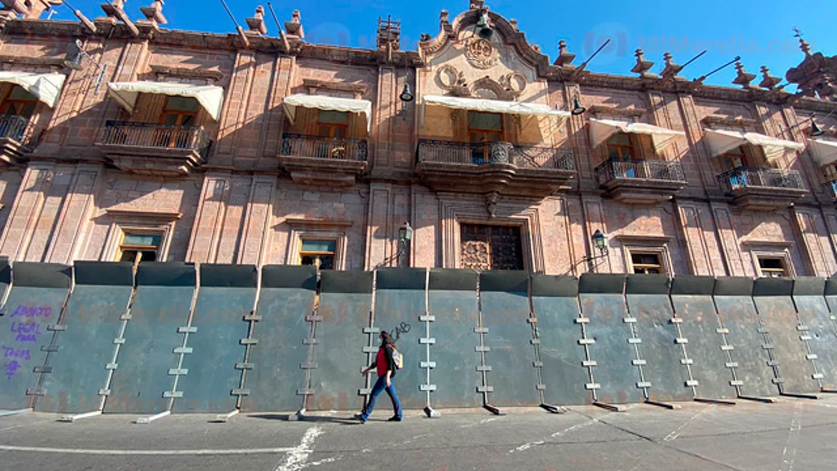 Este día se colocaron vallas en el perímetro de Palacio de Gobierno