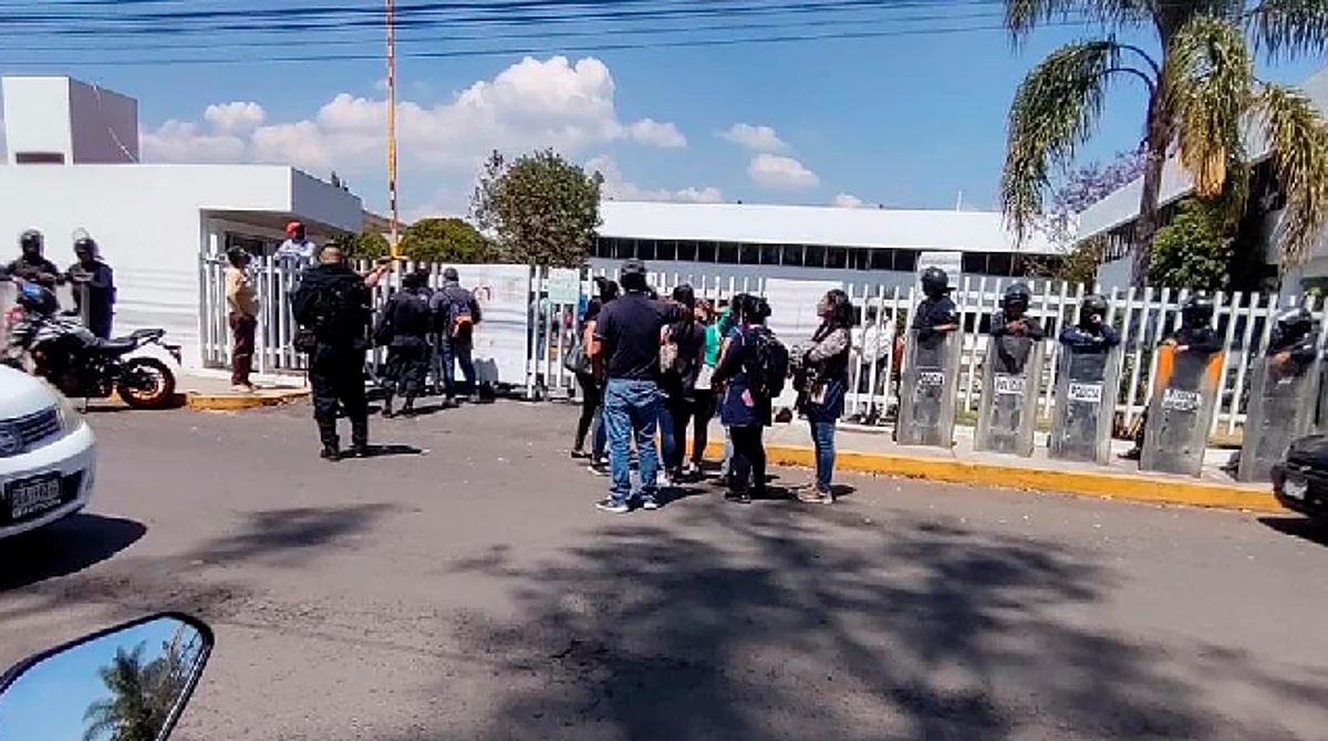 Según la dependencia las trabajadores fueron desalojados 