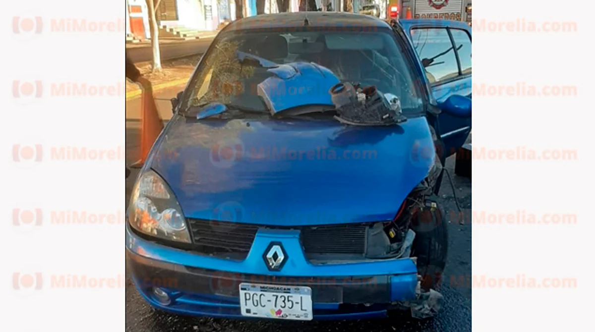 Vuelca auto y su ocupante queda herida, en Morelia