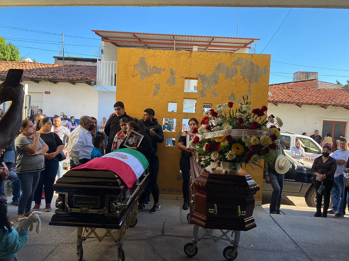 Cuerpos de asesor y edil de Aguililla recorrerán calles antes de ser sepultados