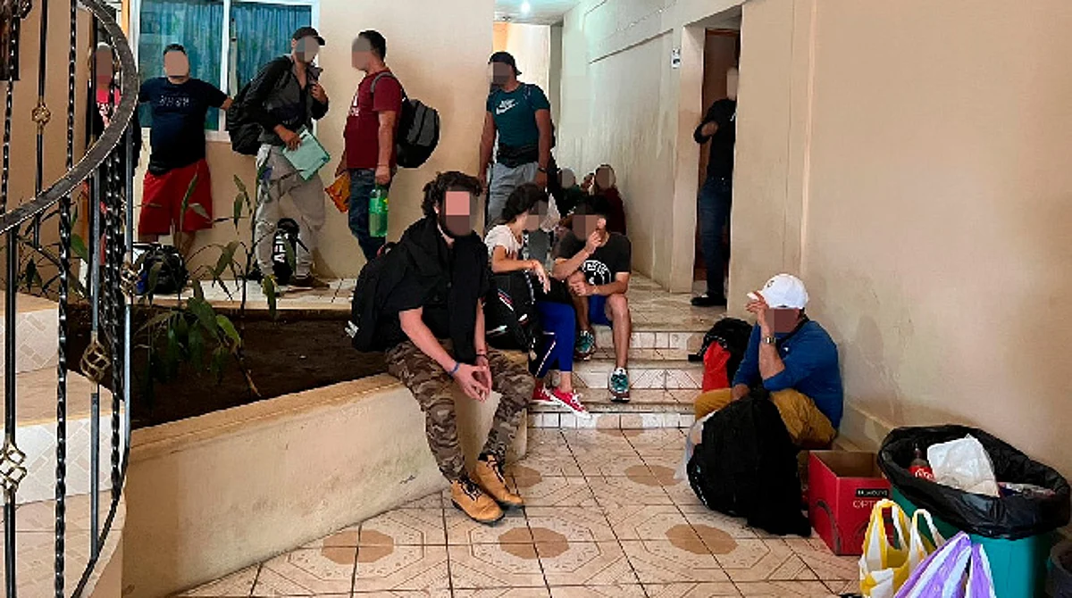 Localizan a 150 migrantes en hotel cercano a frontera con Guatemala