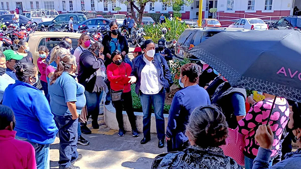 Padres de familia y profesores de Uruapan insisten en no abandonar la educación