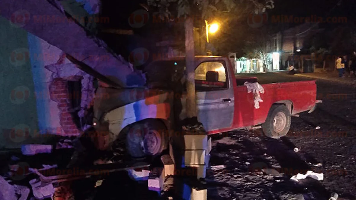 Michoacán: muere joven al chocar su camioneta contra una vivienda