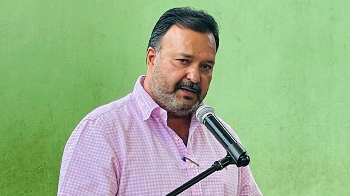 Julio Arreola da bienvenida a nuevas oportunidades académicas para Pátzcuaro