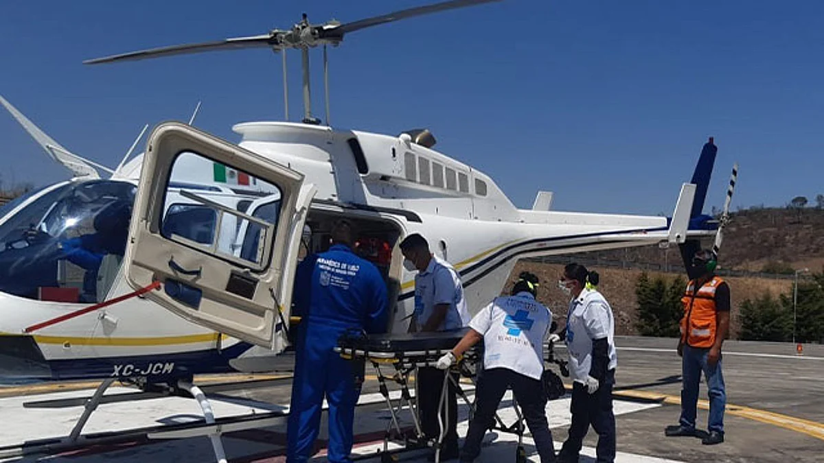 Por una sepsis abdominal, trasladan vía aérea a Morelia a joven para su atención médica