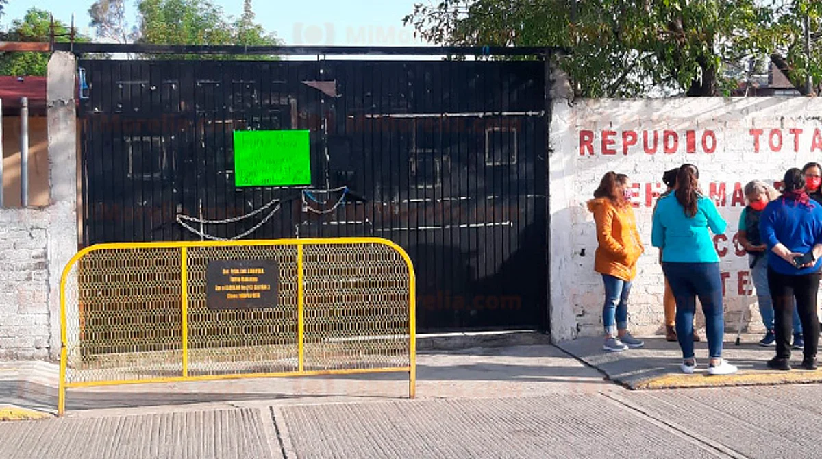 Padres de familia toman otra vez escuela primaria "Libertad" de Morelia