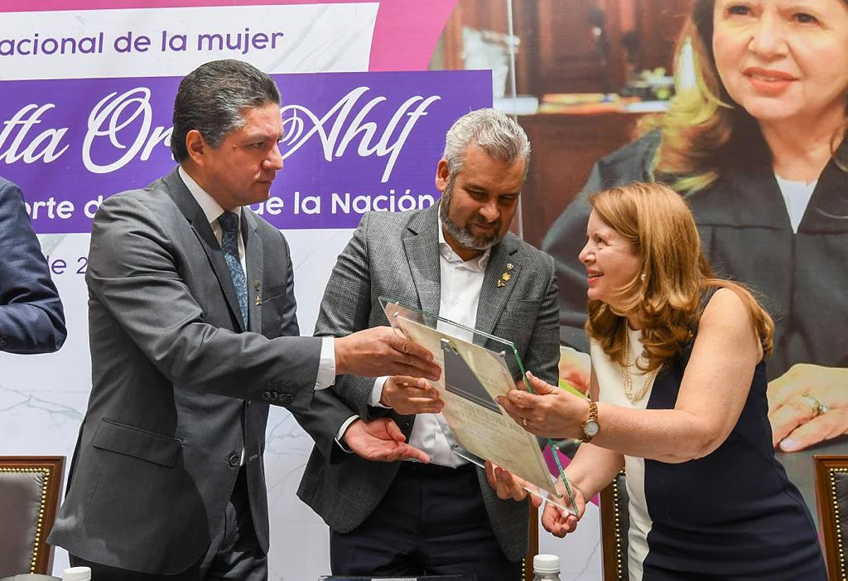 Rector y gobernador de Michoacán reconocen a ministra de la SCJN