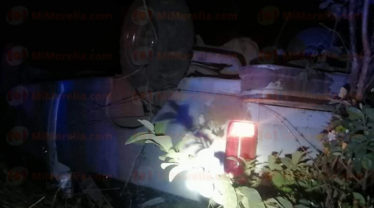 Aparatoso accidente deja dos muertos en la carretera Zitácuaro-Tuzantla