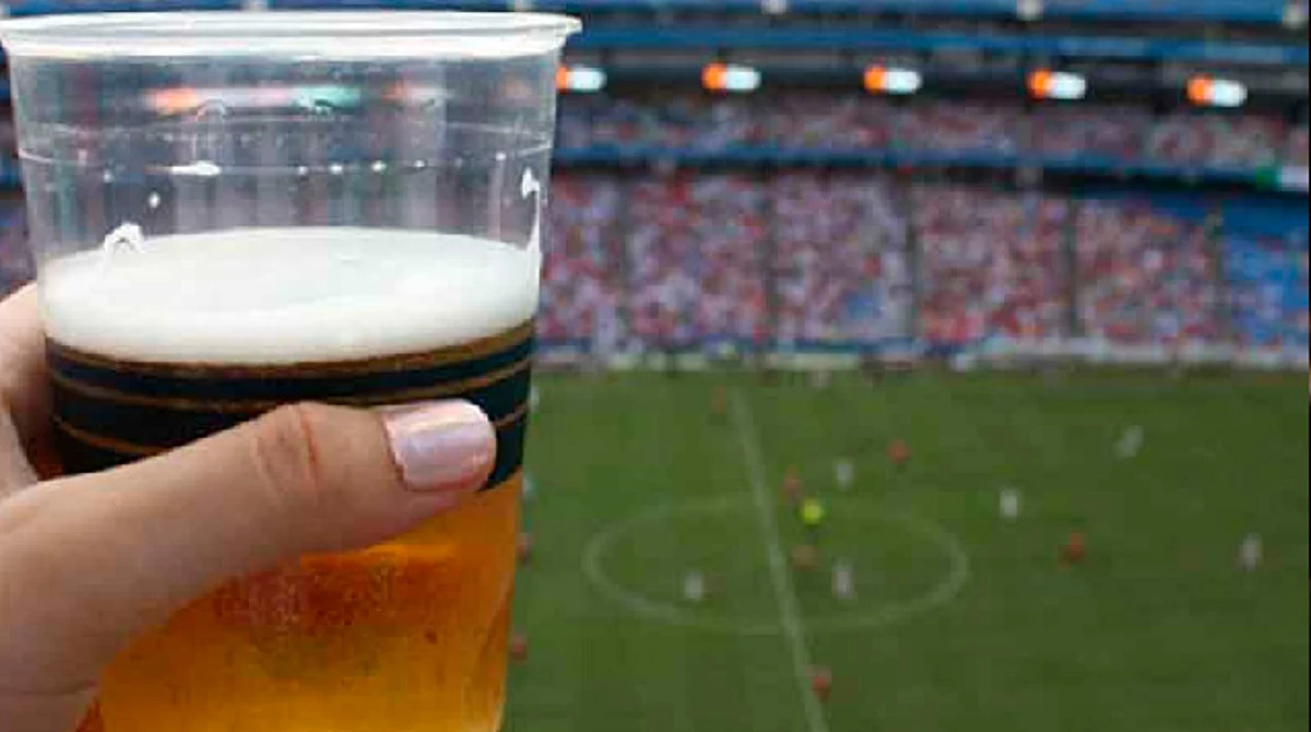 Gobierno plantea eliminar o limitar venta de cerveza en estadios