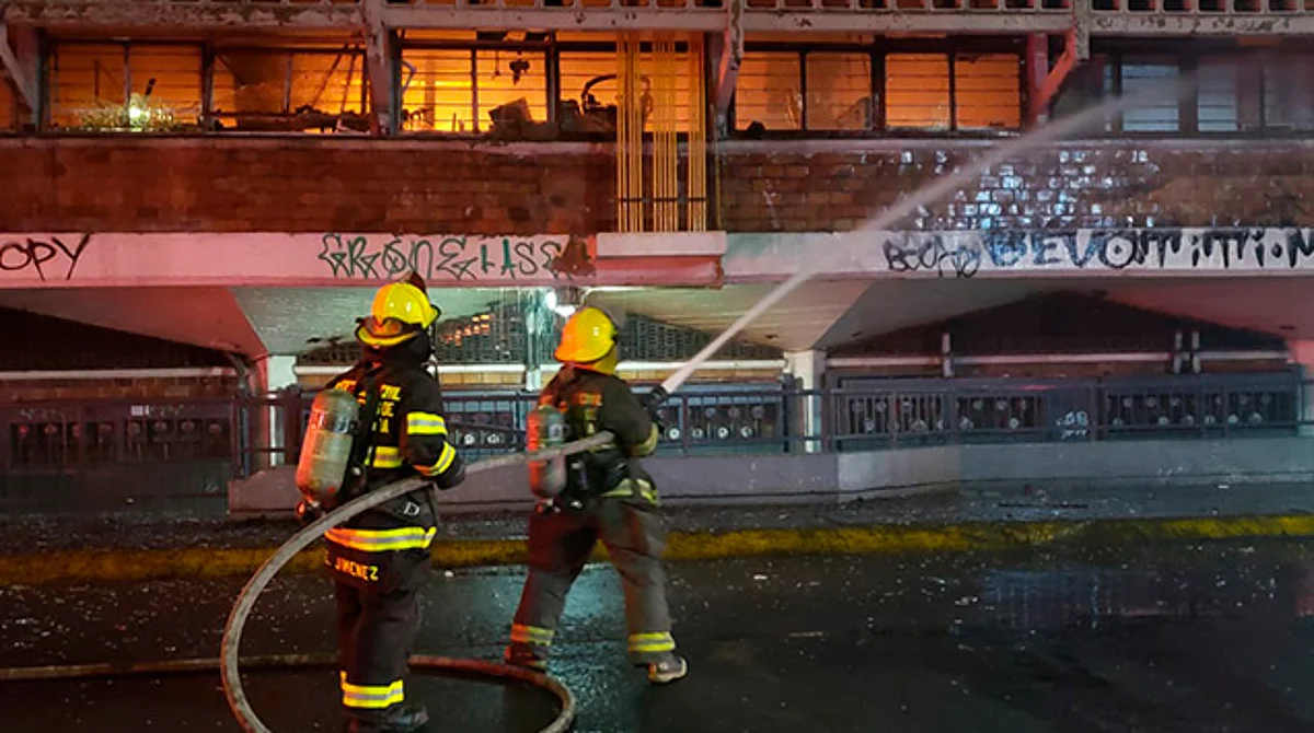Arde en llamas el popular Mercado San Juan de Dios de Guadalajara