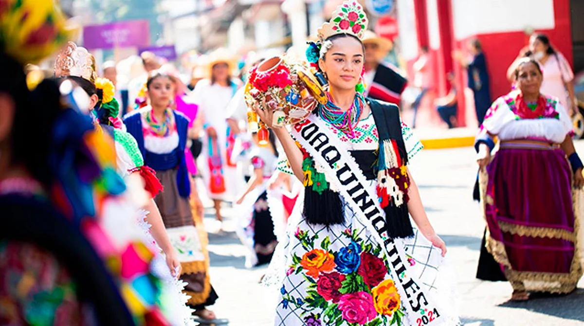 Supera expectativas el Tianguis Artesanal Domingo de Uruapan