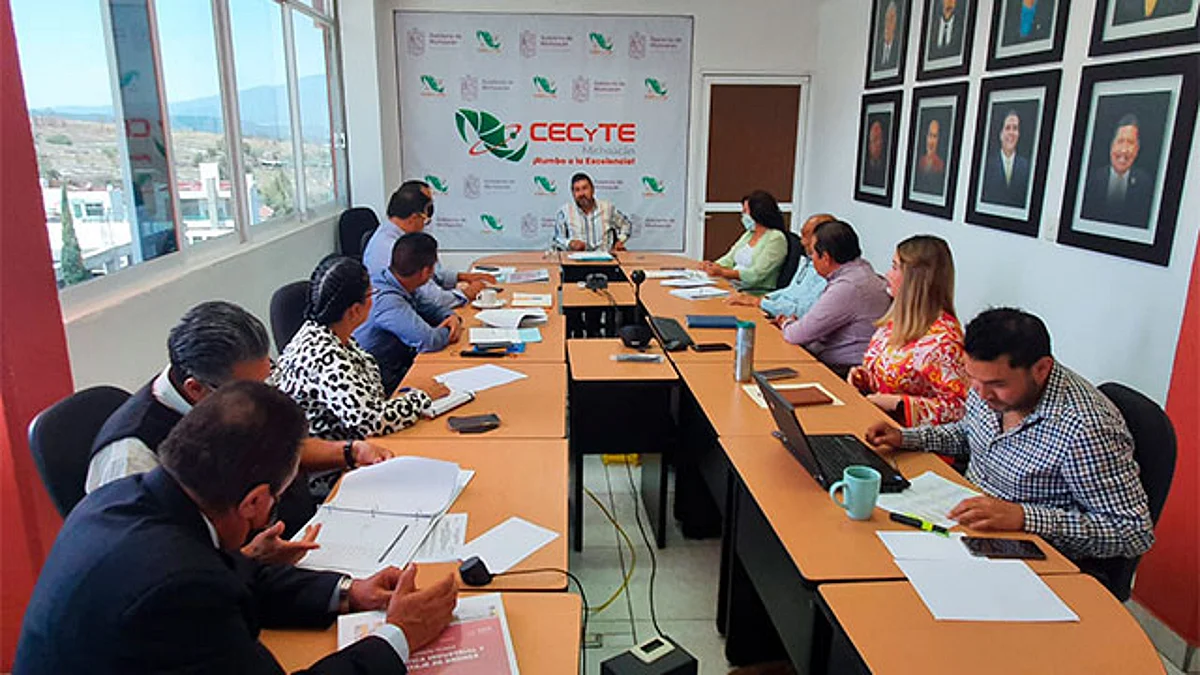 Tras periodo vacacional, regresan a clases más de 20 mil estudiantes del Cecytem