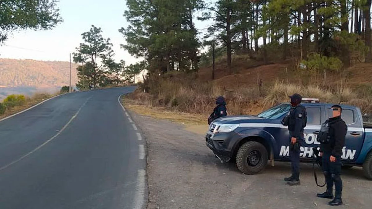 Recorren los tramos carreteros entre estas demarcaciones, estableciendo filtros de revisión a los particulares que transitan estas vías