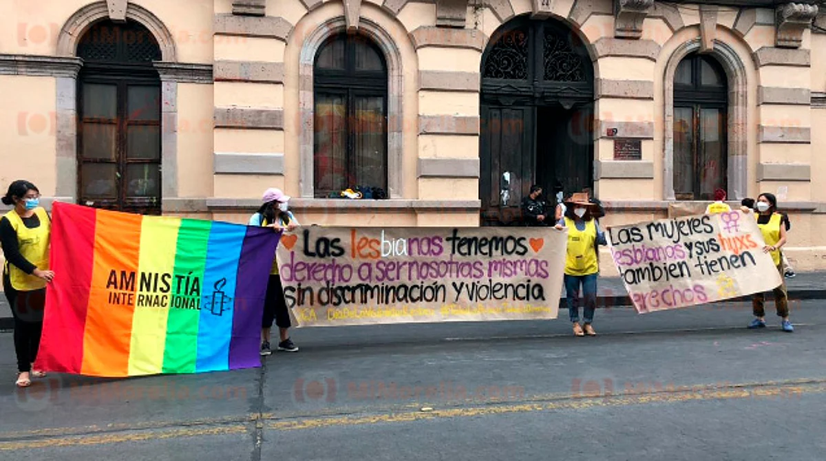 Mencionó que esta falta de legislación obliga a las mujeres de la comunidad a registrar a sus hijos como madres solteras