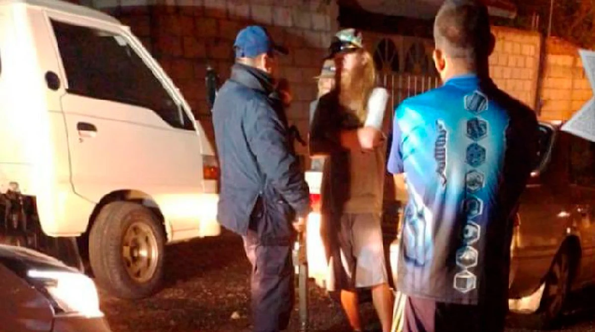 Fueron trasladados a las instalaciones de la policía local para su resguardo y poder verificar sus nombres con las autoridades migratorias.