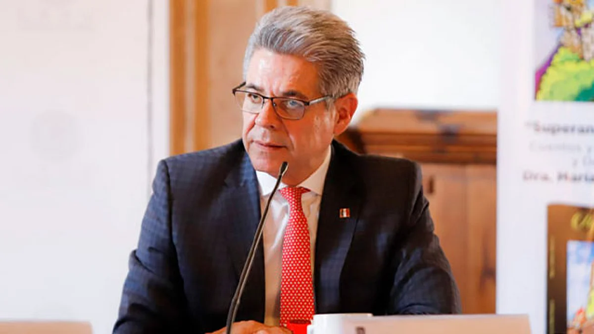 Debemos promover la lectura, porque hay momentos en los que ideas como la autocracia, el populismo o el autoritarismo pugnan por empobrecer a los pueblos, señaló