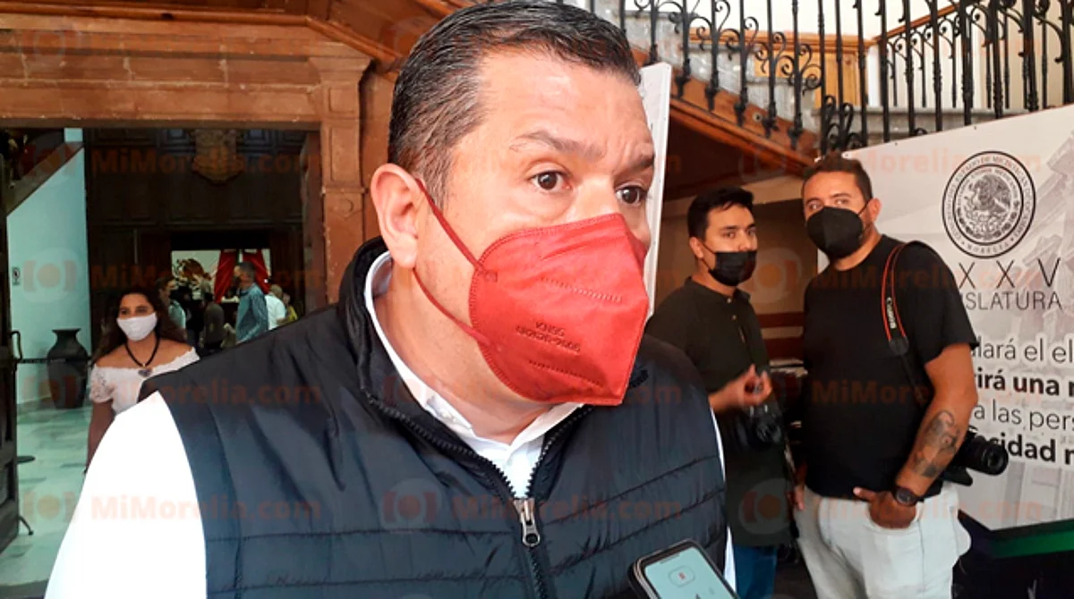 Cuatro diputados saldrían de bancada de Morena