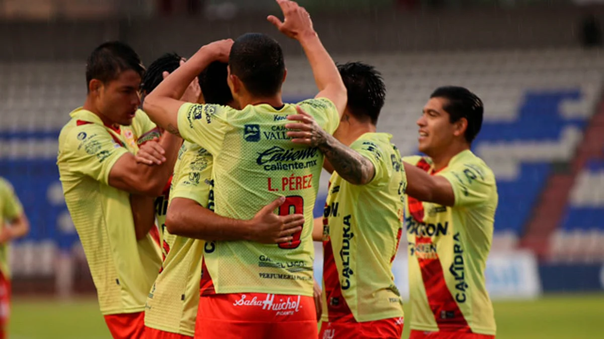 Javier Ibarra hizo un golazo con un tiro de fuera del área y fue quien rescató el empate