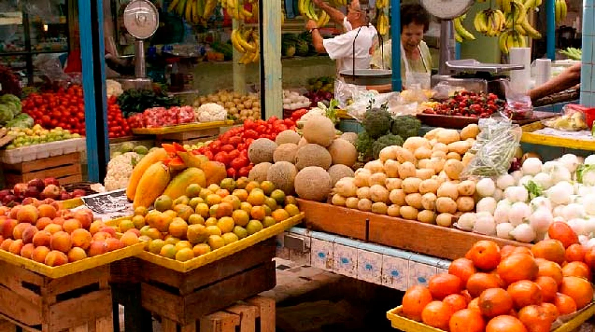 Jitomate, tortilla y pollo al alza