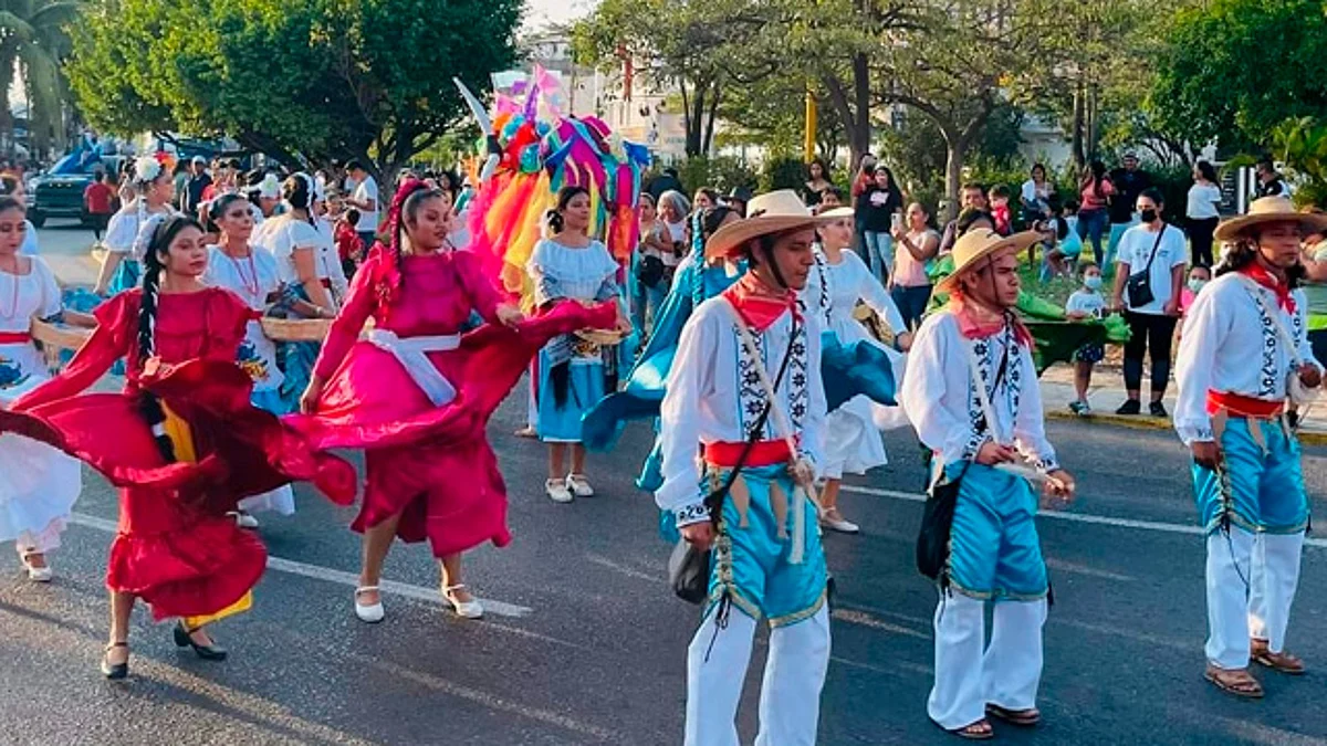 Fiesta y alegría se vivió en el Carnaval Expo Fiesta LZC 2022