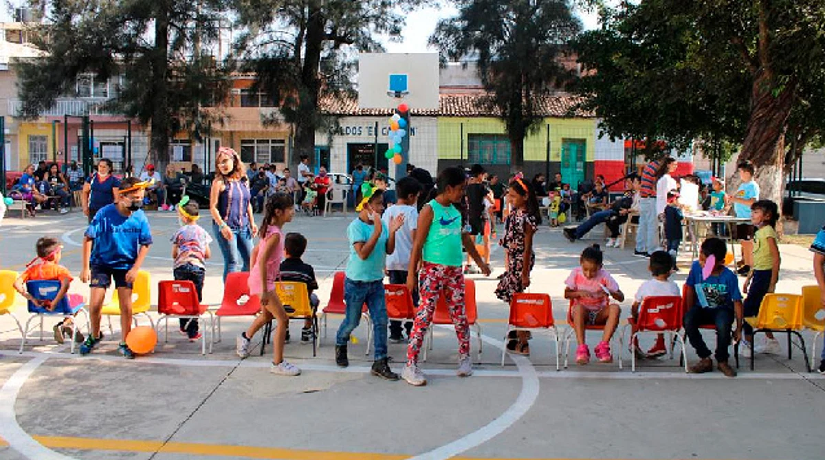 Llevan festejo del día del niño a modulo PREP del Carmen en Zamora