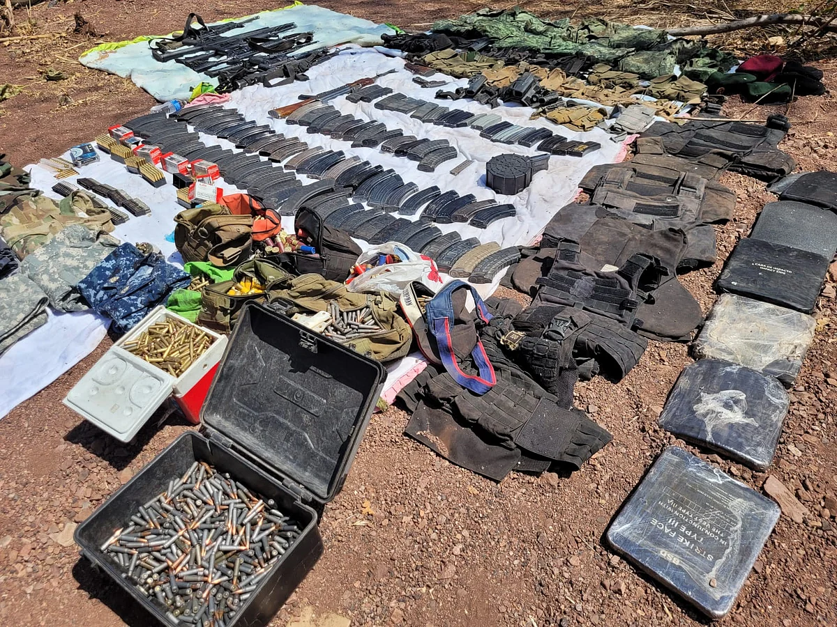 Tras enfrentamiento, Ejército Mexicano asegura arsenal y vehículos en Tuzantla
