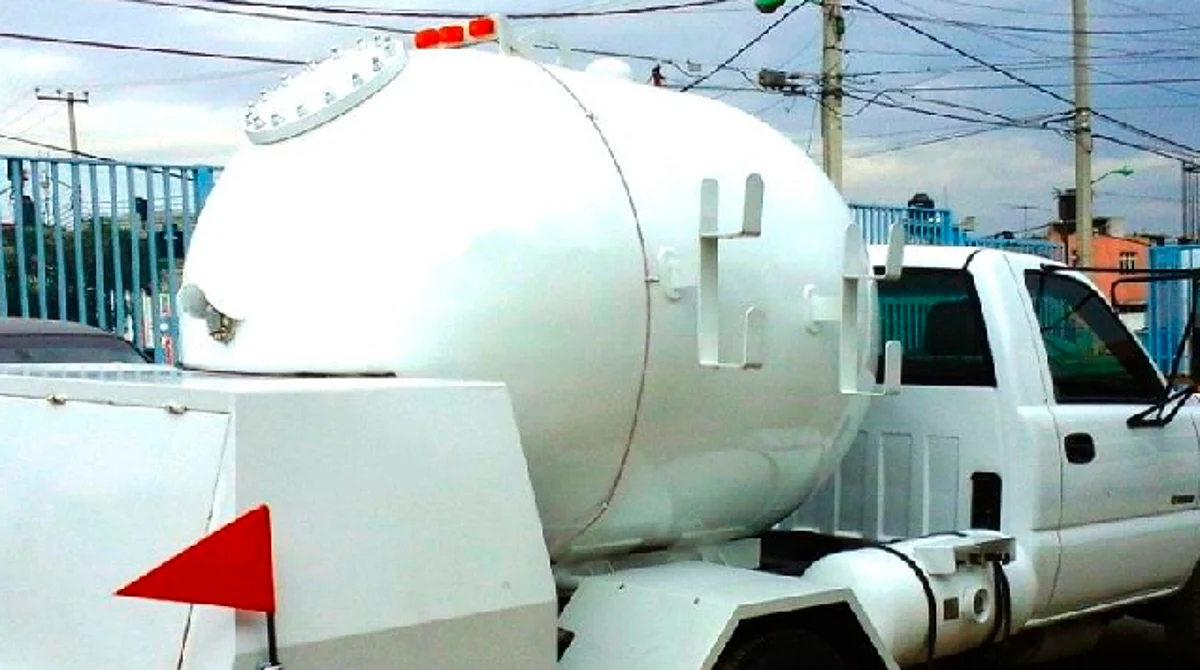 Aseguran 17 mil litros de gas LP ilícito en la carretera Maravatío-Zapotlanejo