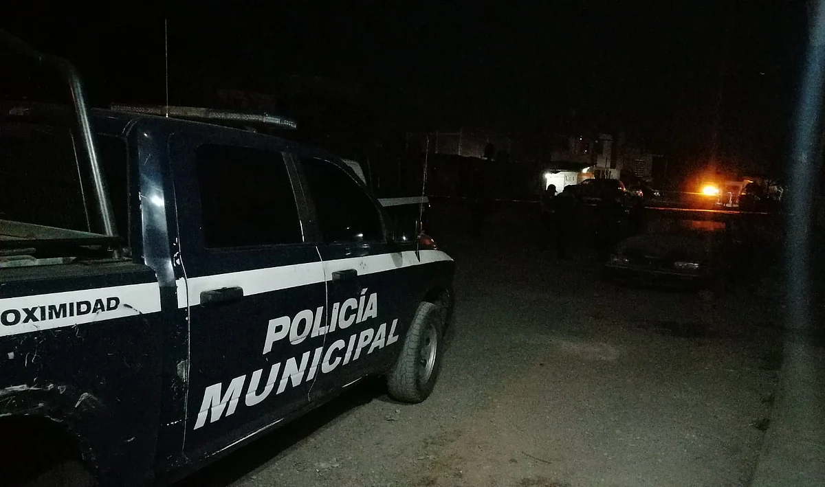 Algunos habitantes observaron el cadáver tirado sobre la calle Delicias