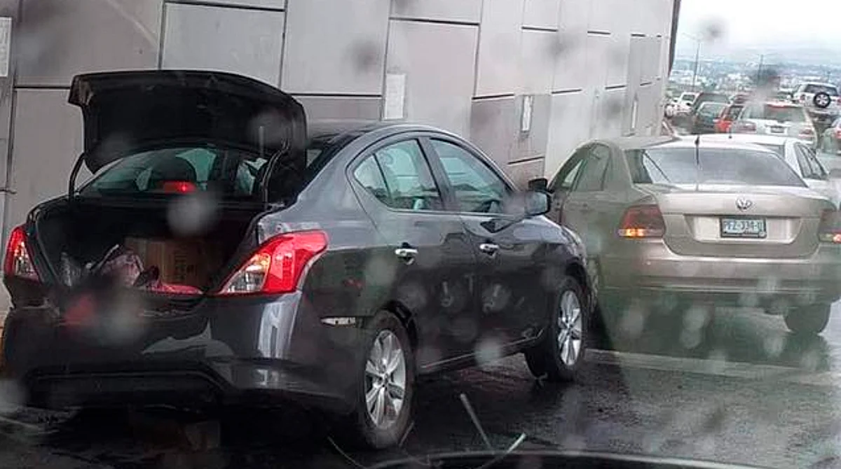 Por lluvia chocan en Morelia