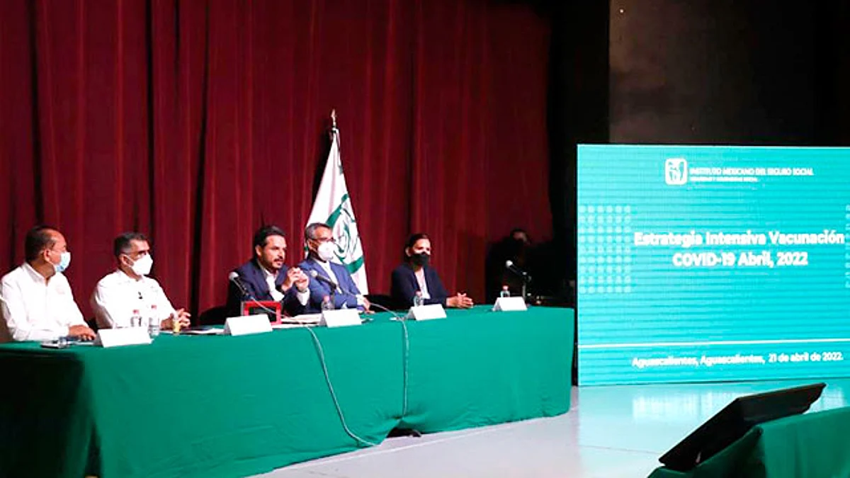 En Aguascalientes la vacunación se lleva a cabo en hospitales, Unidades de Medicina Familiar, y mediante células itinerantes en empresas: doctor Óscar Martínez