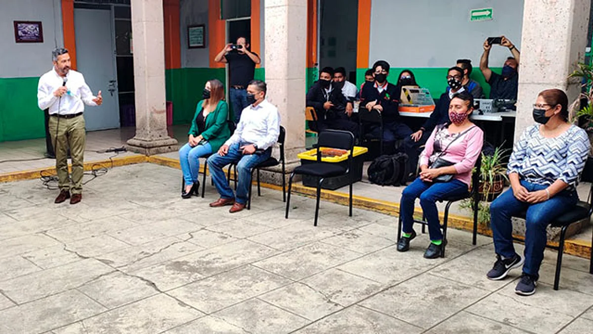 Supervisa Víctor Báez planteles del Cecytem de Morelia y Capula