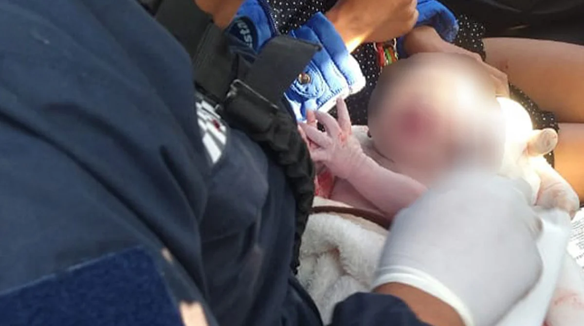 Mujer da a luz en taxi en Morelia