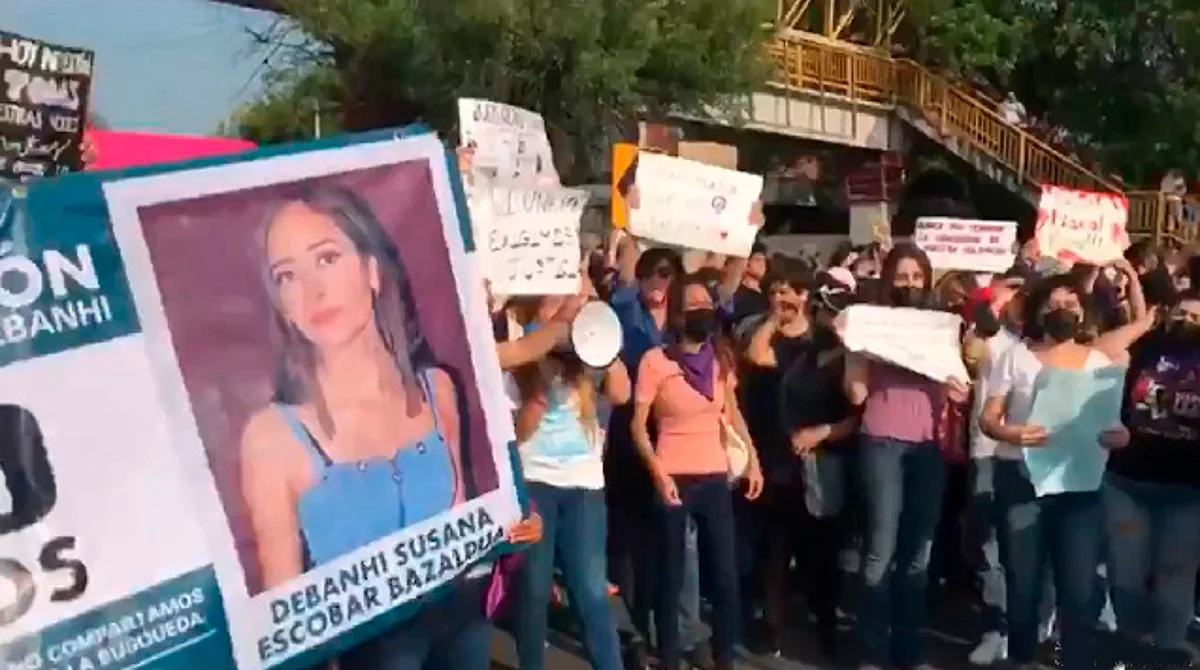 Decenas marchan en Monterrey, exigen justicia por la muerte de Debanhi