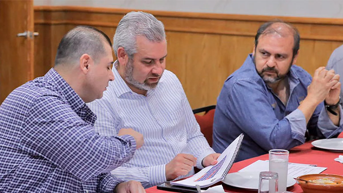 Propone Bedolla acciones para fortalecer a porcicultores michoacanos
