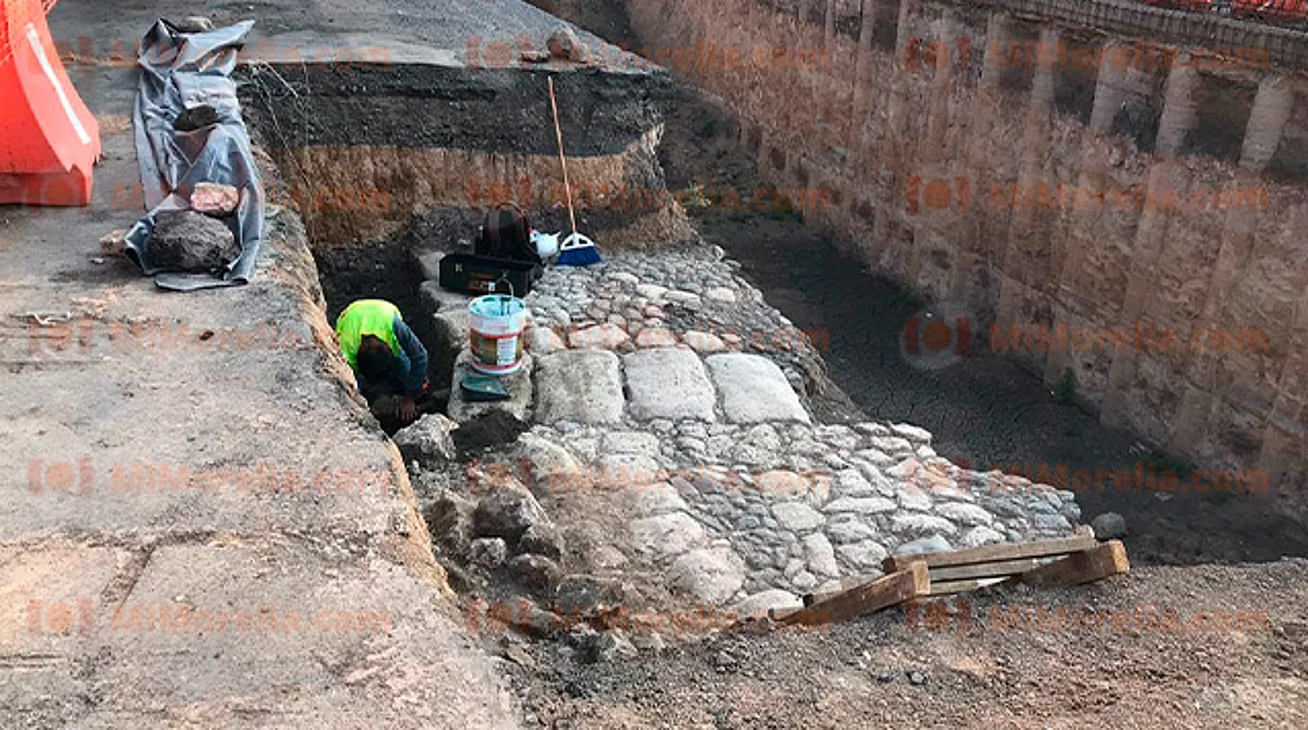 Morelia: queda al descubierto camino colonial en obra de salida a Salamanca