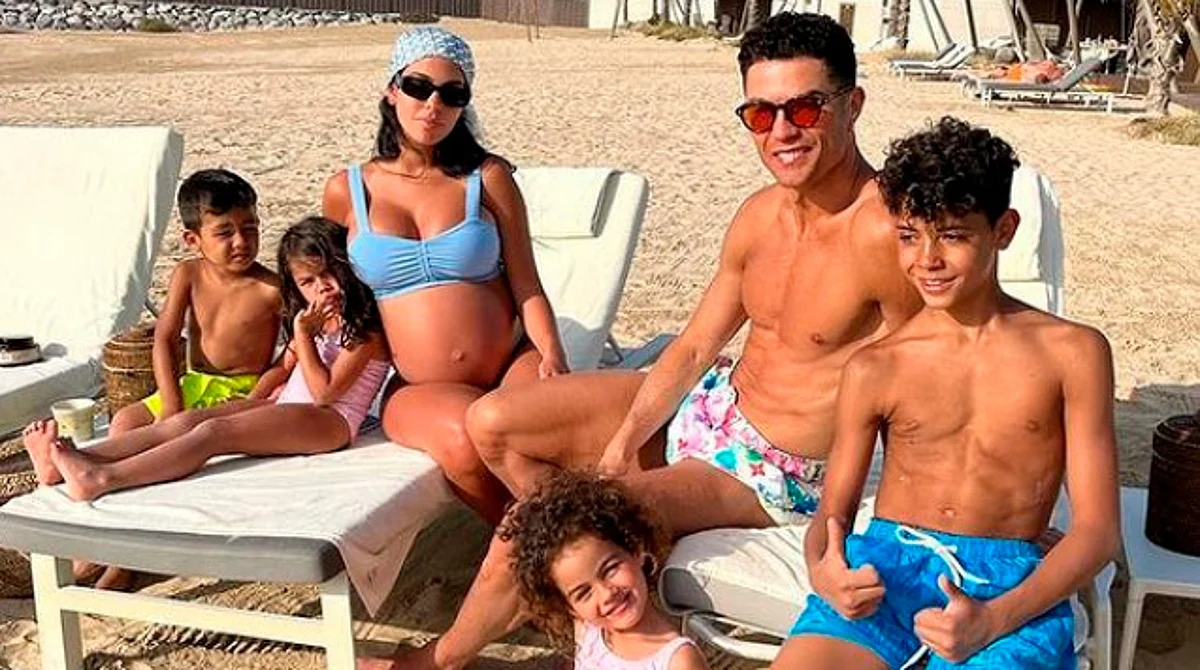 Muere uno de los gemelos que CR7 y Georgina esperaban