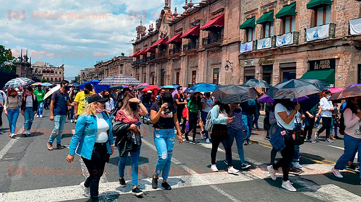 Desde la semana pasada estos grupos en mención se han manifestado en diferentes puntos de Morelia con bloqueos y marchas para exigir presuntos adeudos y estabilidad laboral